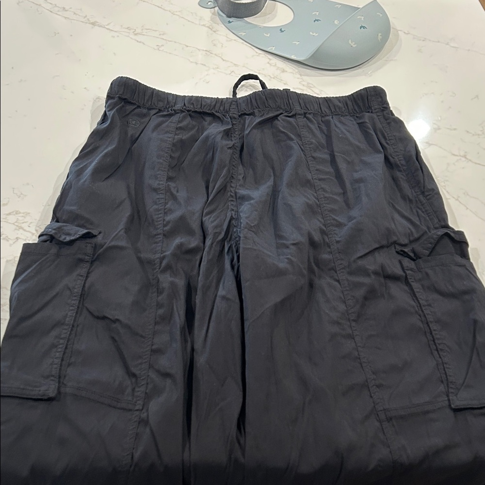 Lululemon Lightweight Adjustable Mid-Rise Cargo Pant - Picture 8 of 8